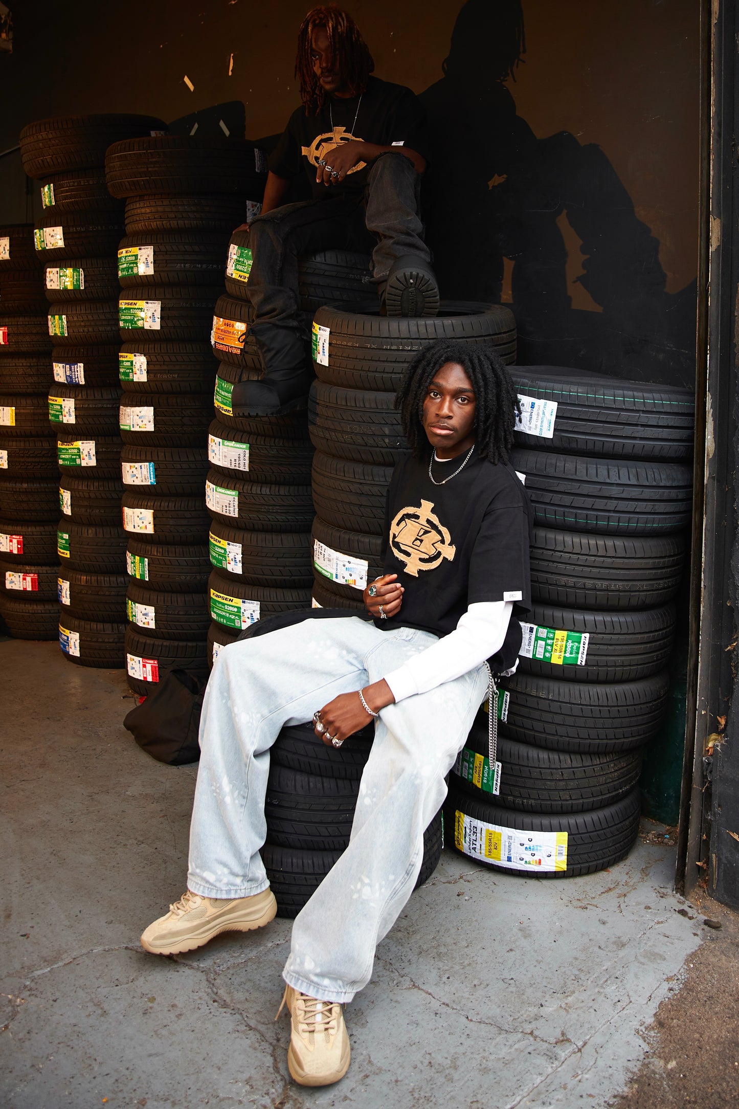 BLOCK RUNNER TEE - BLACK x BROWN