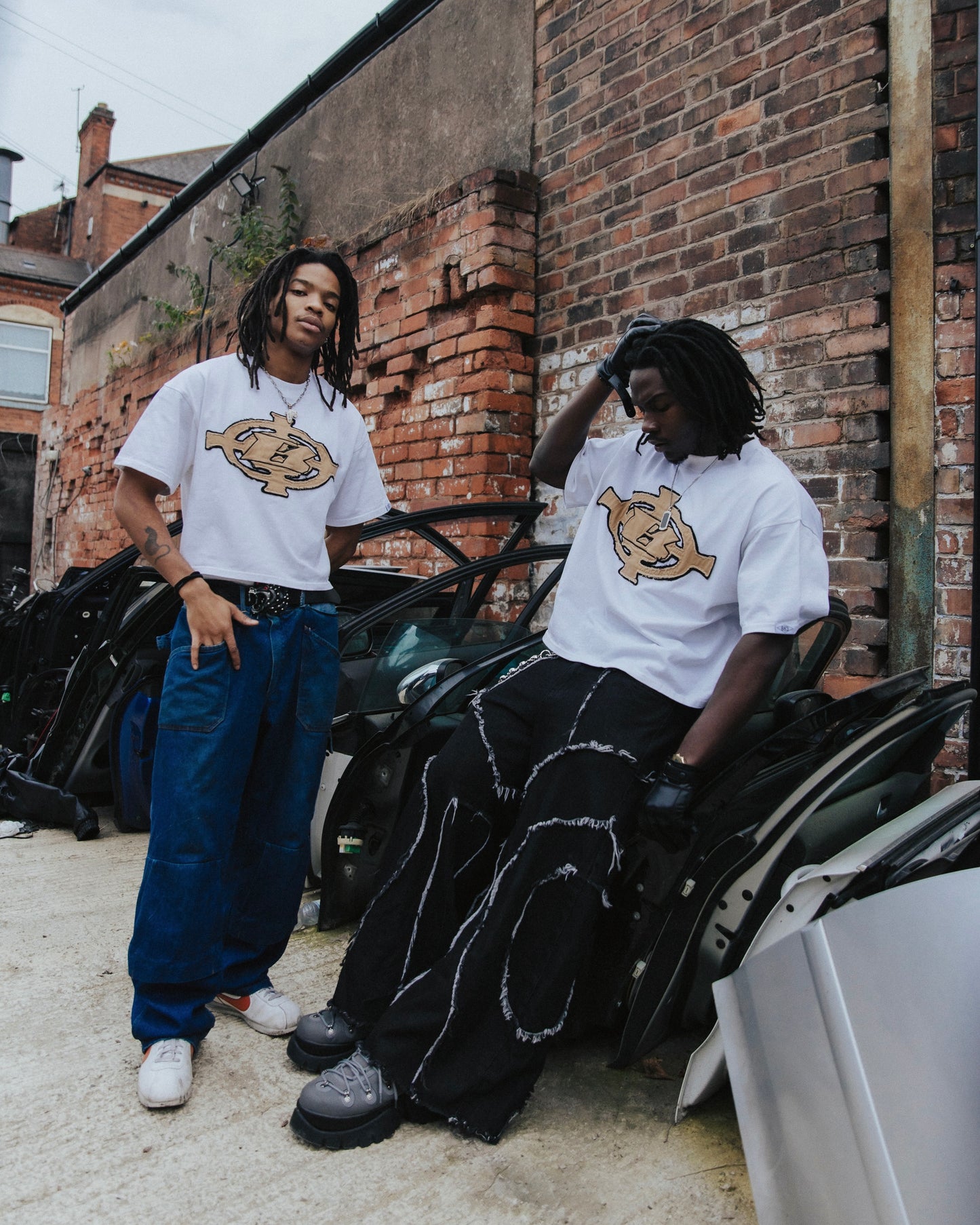 BLOCK RUNNER TEE - WHITE x BROWN